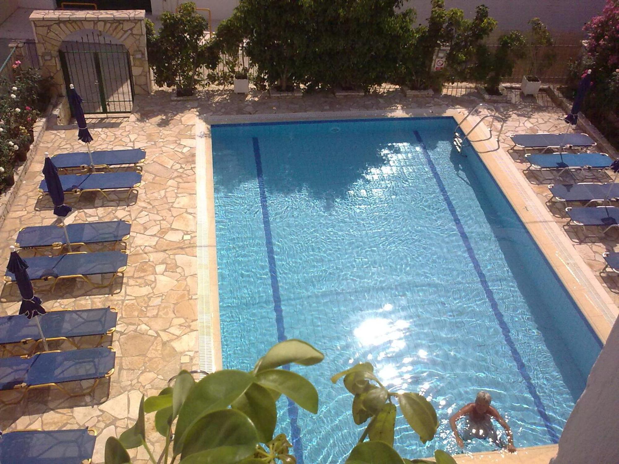 Petros Studios Poros  Exterior photo