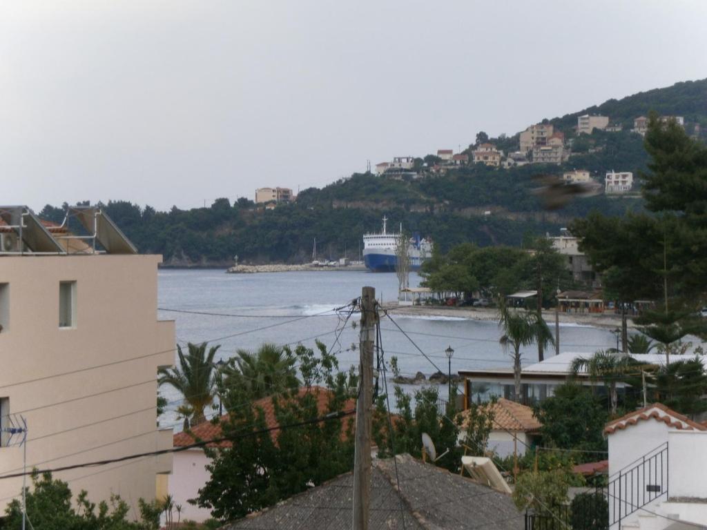 Petros Studios Poros  Exterior photo