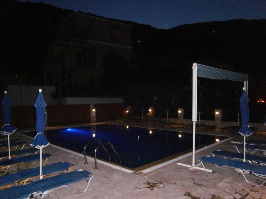 Petros Studios Poros  Exterior photo