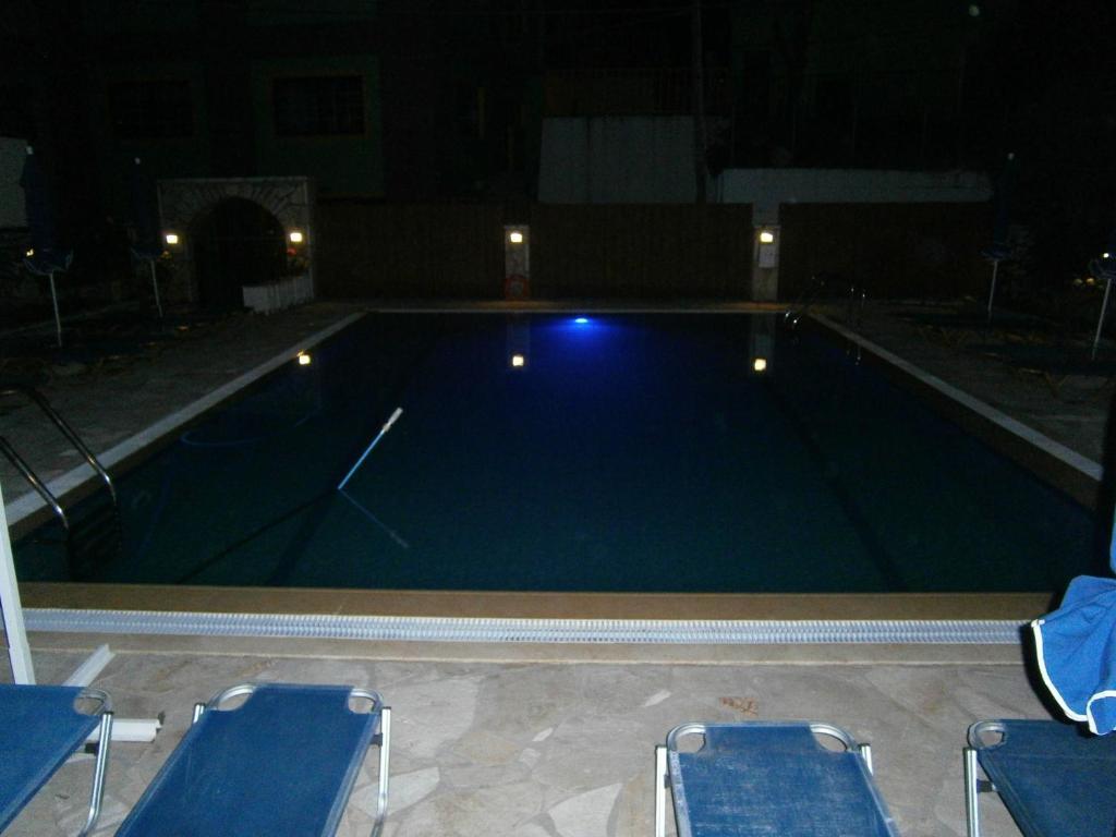 Petros Studios Poros  Exterior photo