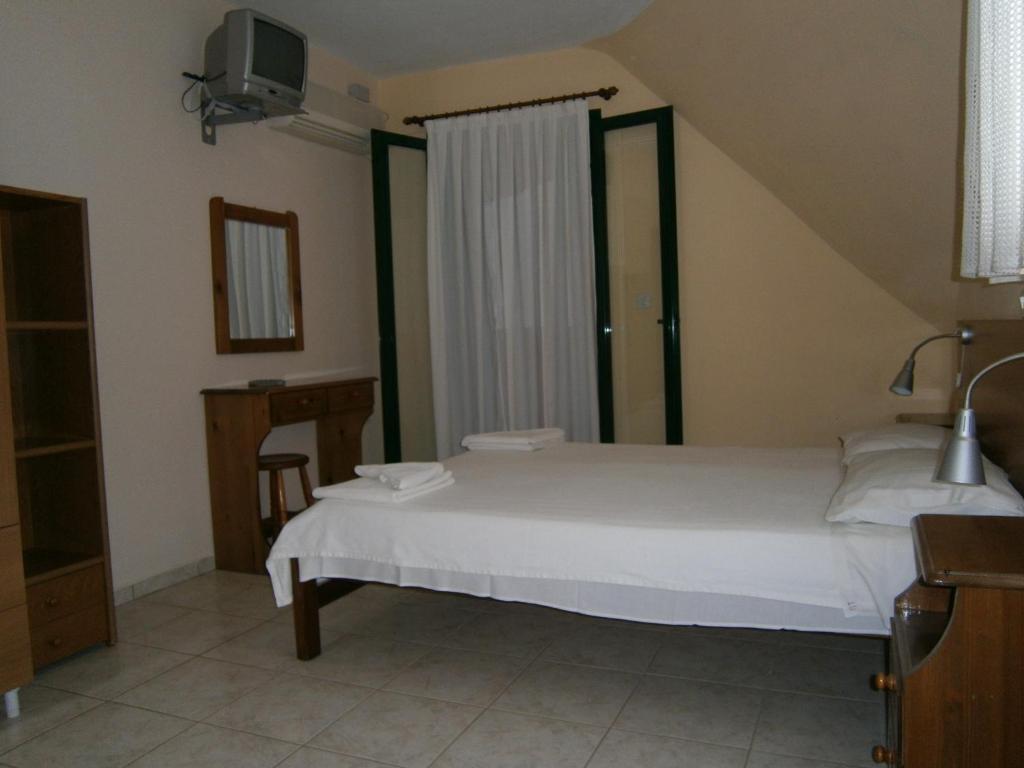 Petros Studios Poros  Exterior photo