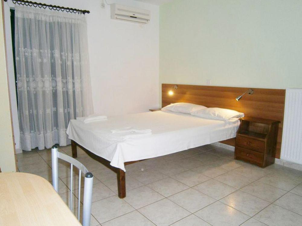 Petros Studios Poros  Exterior photo